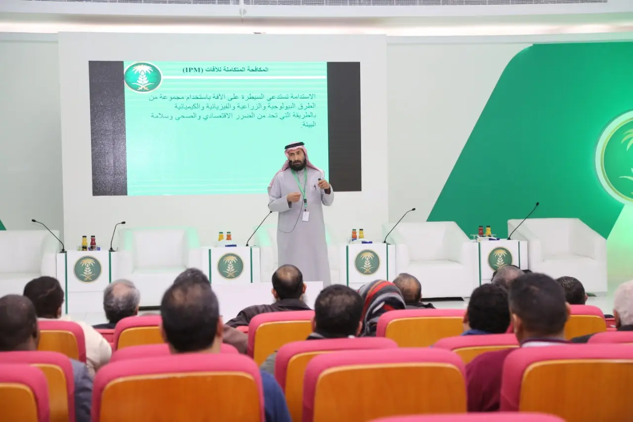 ألزمت وزارة البيئة بائعي المبيدات الزراعية الحصول على شهادة مزاولة المهنة