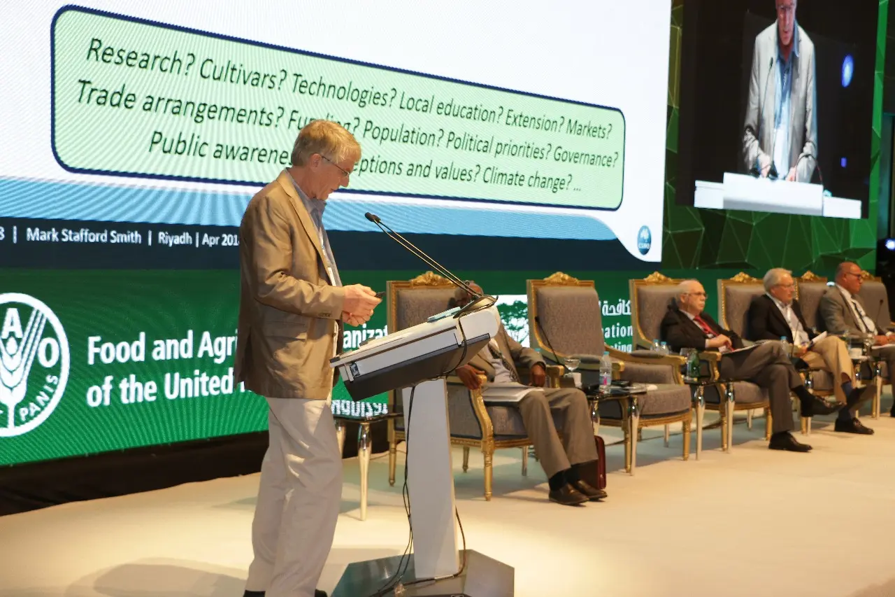 خبراء في ورشة مكافحة التصحر بالرياض