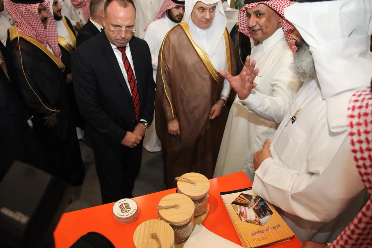 معالي الوزير الفضلي يفتتح المعرض السعودي الزراعي 37 ويدشن علامة التمور السعودية